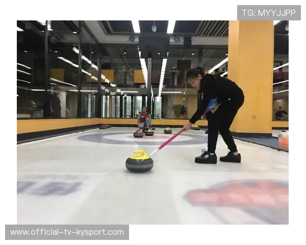 冰壶队继续提升战术阅读能力，教练强调沟通重要性