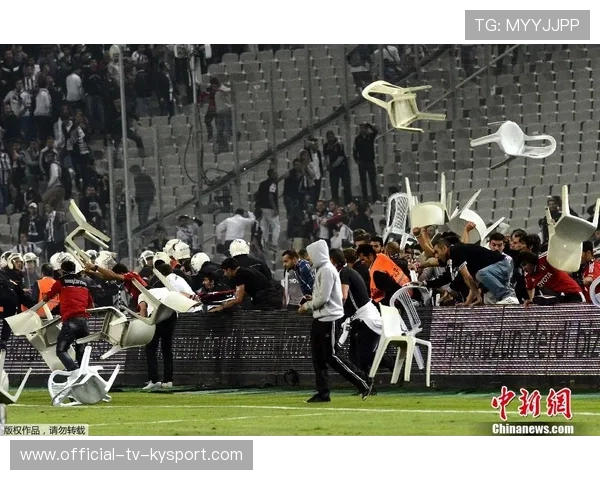 球迷冲突引发停赛调查,俱乐部被罚重金,球迷冲入球场会受到处理 球迷冲突引发停赛调查,俱乐部被罚重金,球迷冲入球场会受到处理