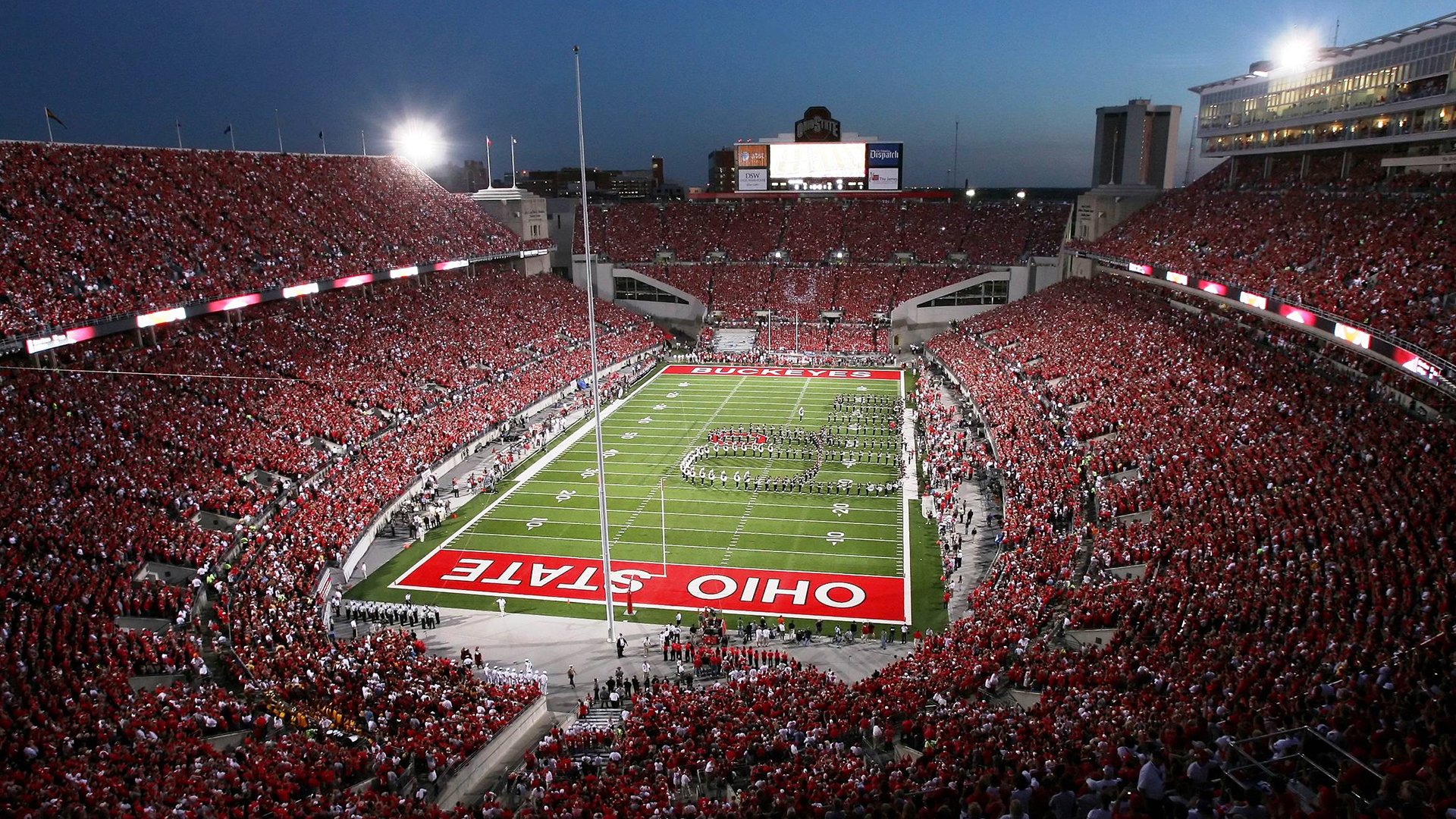 怎能不爱！实拍40岁魔笛疯狂回追破坏罗马反击，米兰球迷集体鼓掌