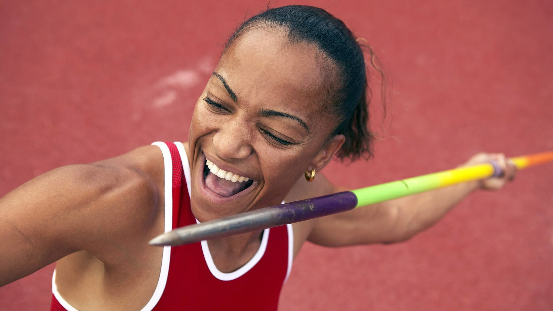 怎能不爱！实拍40岁魔笛疯狂回追破坏罗马反击，米兰球迷集体鼓掌